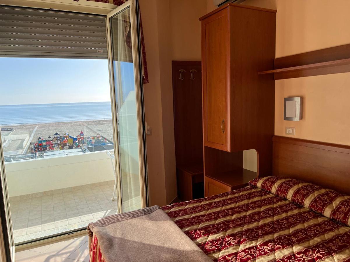 Hotel Bristol Cervia Buitenkant foto