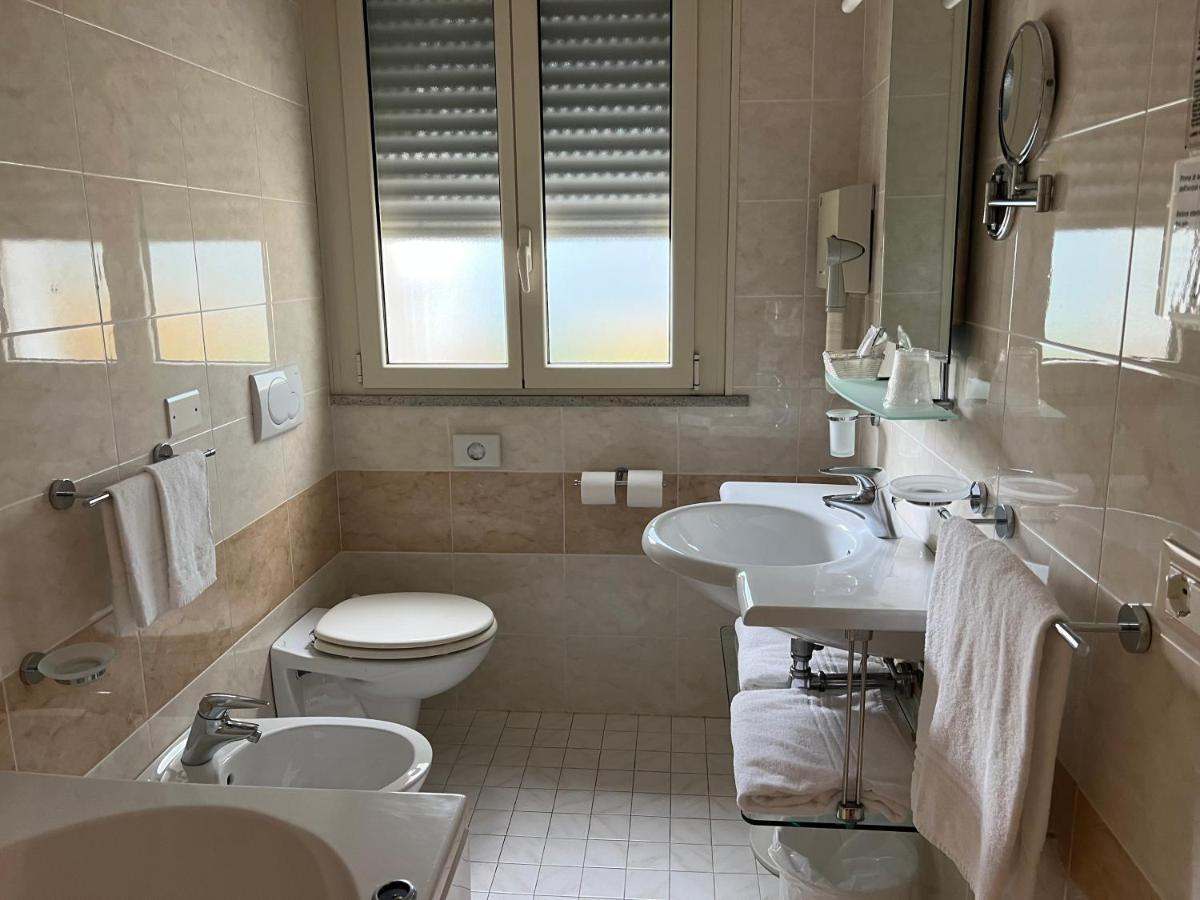 Hotel Bristol Cervia Buitenkant foto