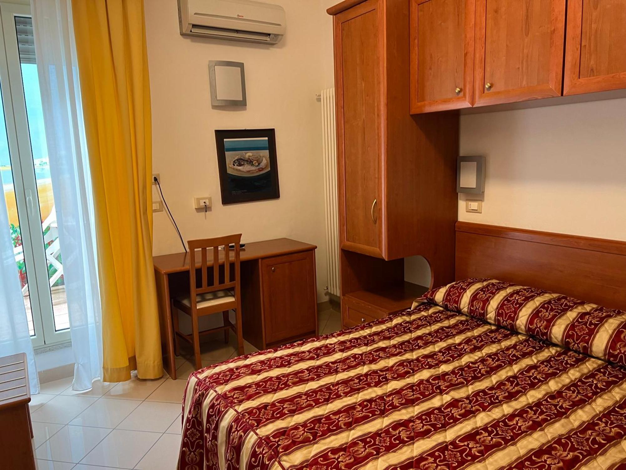Hotel Bristol Cervia Buitenkant foto