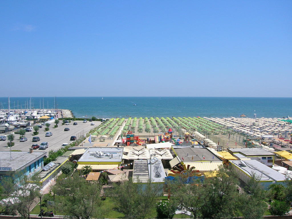 Hotel Bristol Cervia Buitenkant foto