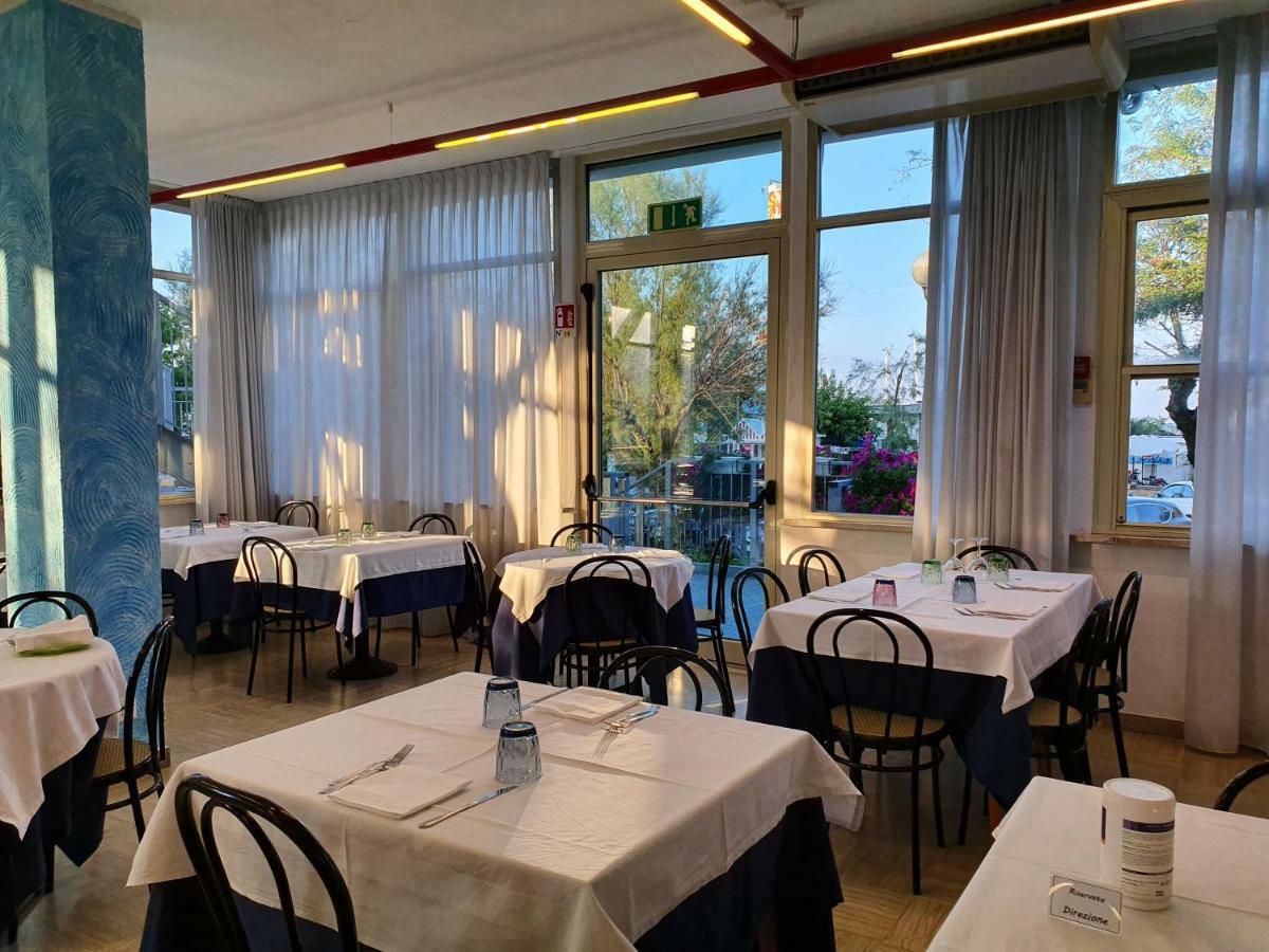 Hotel Bristol Cervia Buitenkant foto