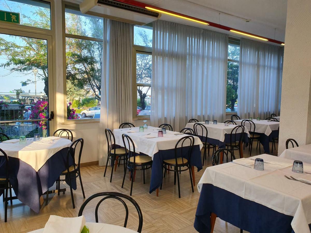 Hotel Bristol Cervia Buitenkant foto